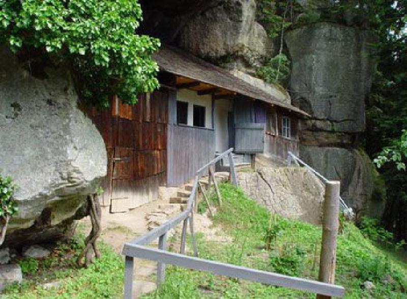 Featured image of post Poveste dintr-o seară de toamnă târzie